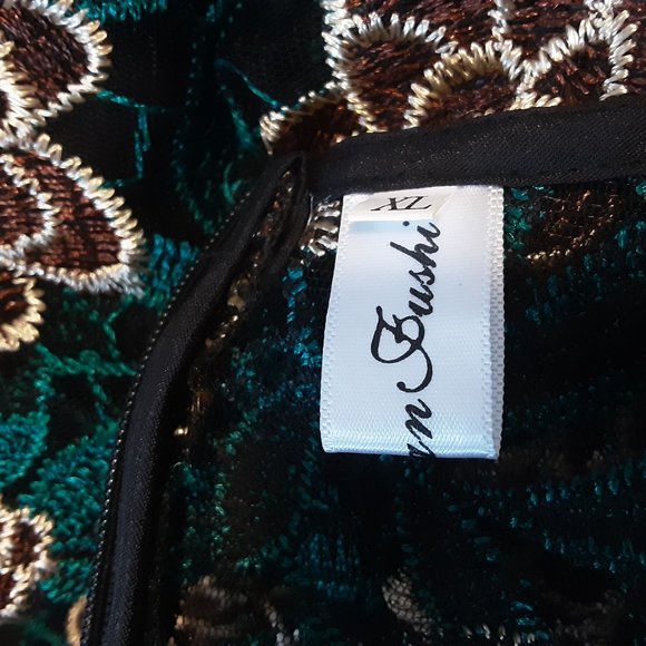 Embroidered Floral Dress by  Shiran Fushi - Picture 10 of 11